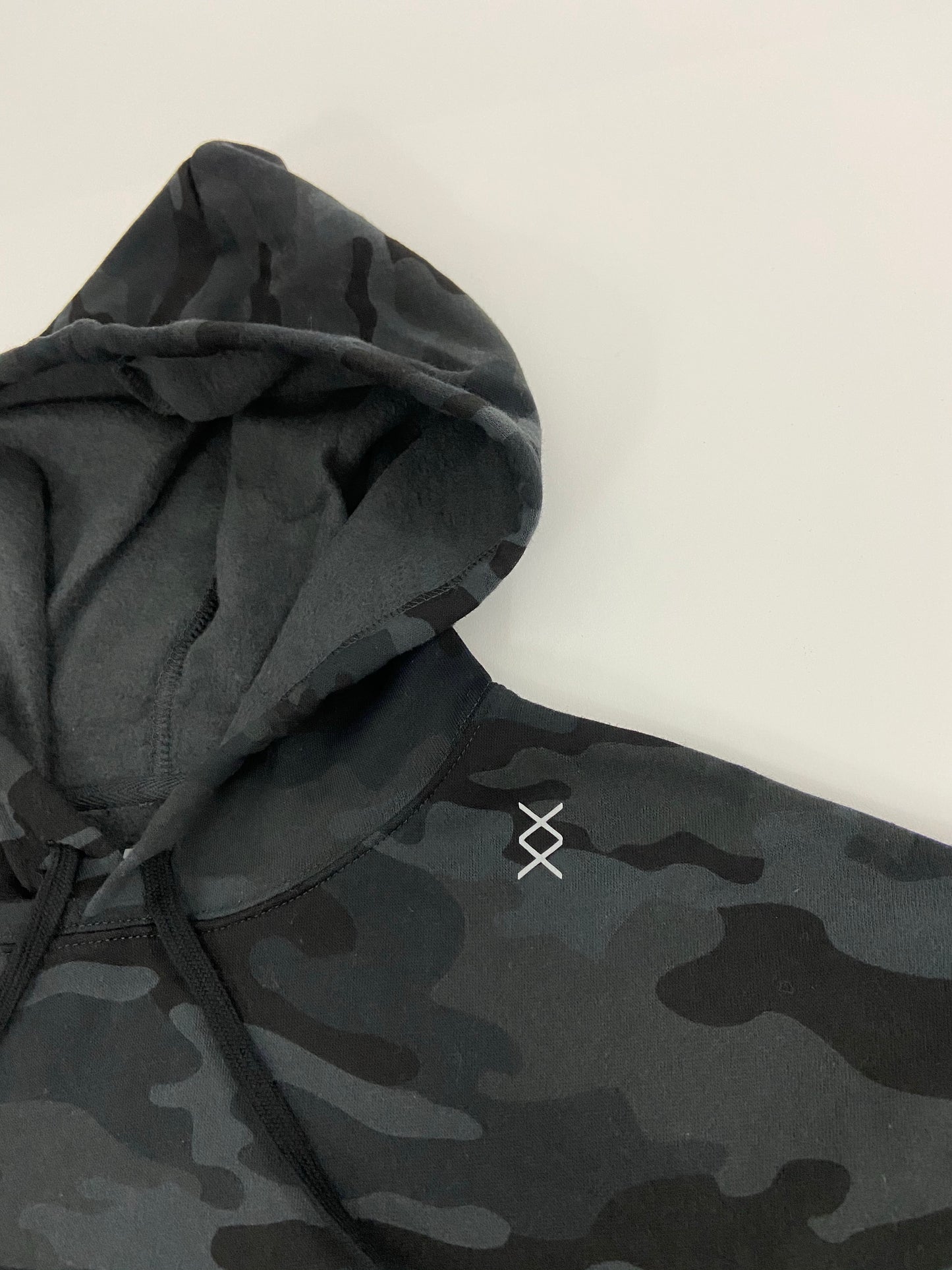 BLACK CAMO CROP PULLOVER