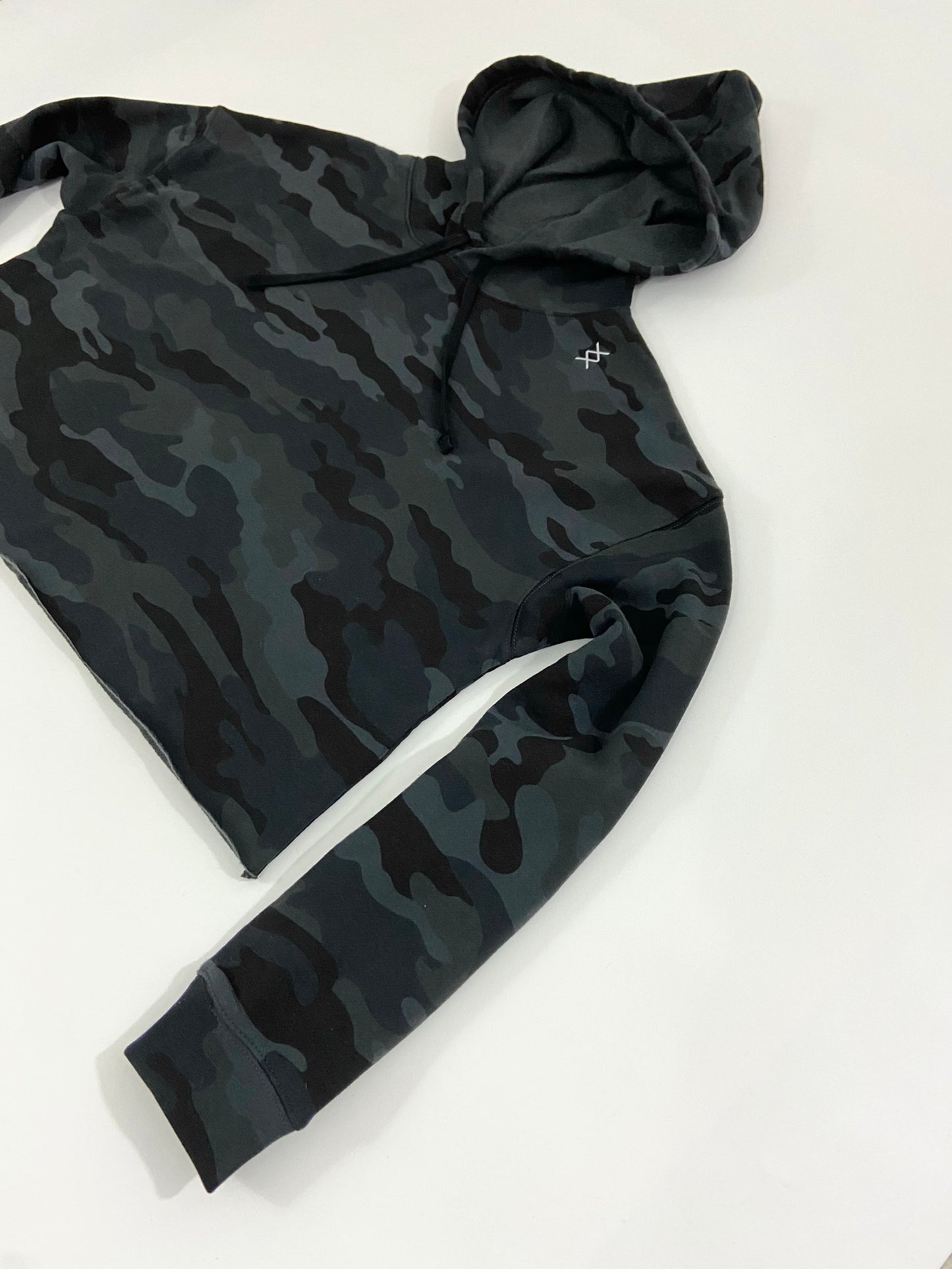 BLACK CAMO CROP PULLOVER